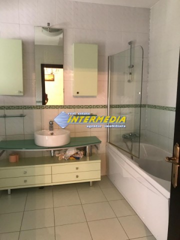 casa-dpe-de-inchiriat-in-alba-iulia-zona-cetate-350-mp-si-teren-600-mp-67