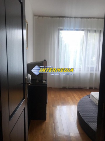 casa-dpe-de-inchiriat-in-alba-iulia-zona-cetate-350-mp-si-teren-600-mp-74