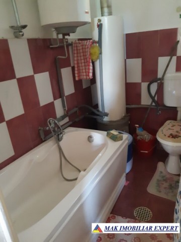vila-cu-6-camere-si-teren-de-240-mp-de-vanzare-in-statiunea-turistica-calimanesti-valcea-ideala-pentru-locuinta-sau-afacere-turistica-3