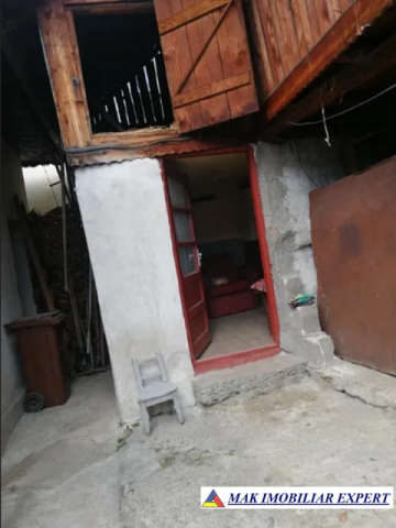 casa-2-camere-teren-400-mp-rucar-4