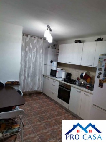 vand-apartament-2-camere-in-cetate-zona-centrala-2