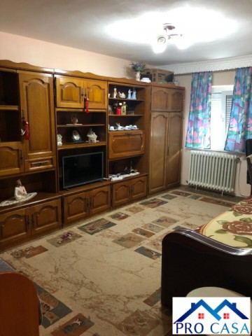 vand-apartament-2-camere-decomandat-zona-mercur