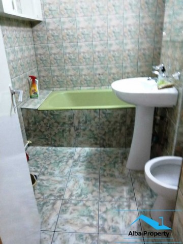 apartament-3-camere-decomandat-cetate-4