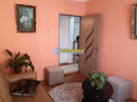 apartament-4-camere-decomandat-de-vanzare-cetate-zona-closca-16