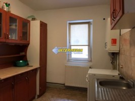 de-inchiriat-apartament-3-camere-decomandat-mobilat-in-alba-iulia-zona-centru-3