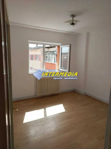 apartament-cu-2-camere-decomandat-de-vanzare-in-cetate-zona-stadion-1