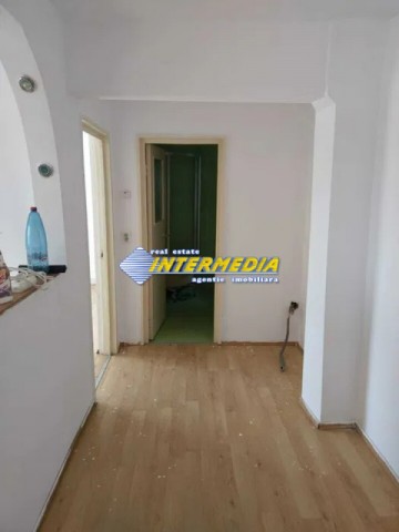 apartament-cu-2-camere-decomandat-de-vanzare-in-cetate-zona-stadion-2