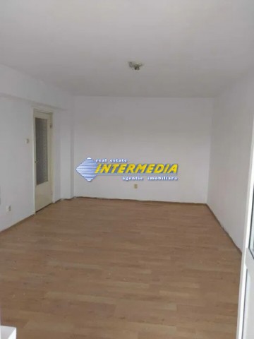 apartament-cu-2-camere-decomandat-de-vanzare-in-cetate-zona-stadion-4