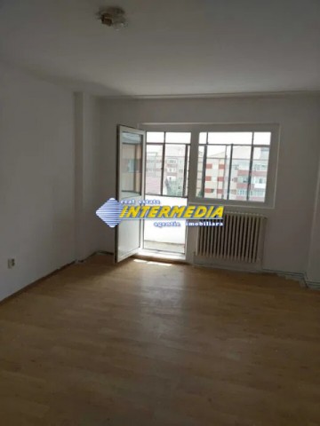 apartament-cu-2-camere-decomandat-de-vanzare-in-cetate-zona-stadion-5