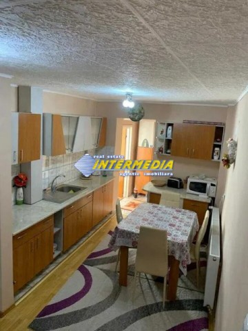 apartament-3-camere-decomandat-garaj-si-boxa-cetate-zona-piata-7