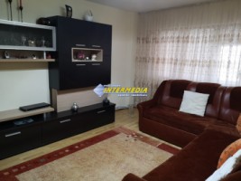 apartament-3-camere-decomandat-garaj-si-boxa-cetate-zona-piata-0