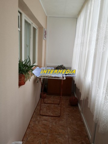 apartament-3-camere-decomandat-garaj-si-boxa-cetate-zona-piata-11