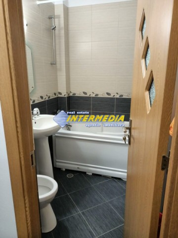 apartament-cu-2-camere-de-inchiriat-in-alba-iulia-mobilat-si-utilat-complet-zona-centru-4