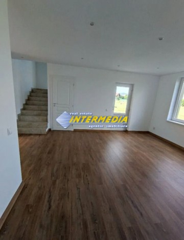 casa-cu-4-camere-finisata-la-cheie-de-vanzare-alba-iulia-teren-335-mp-9