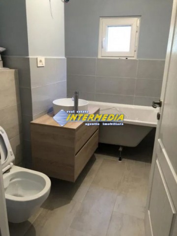 3-camere-decomandat-de-vanzare-in-cartierul-cetate-finisat-4