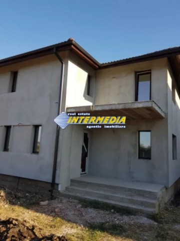 casa-noua-de-vanzare-in-alba-iulia-finisata-1