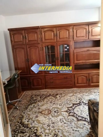 apartament-3-camere-decomandat-de-inchiriat-cetate-mercur-etaj-2