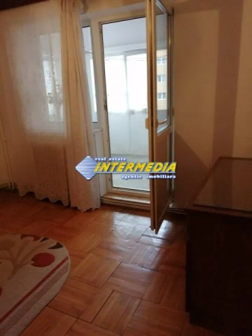 apartament-3-camere-decomandat-de-inchiriat-cetate-mercur-etaj-2-4