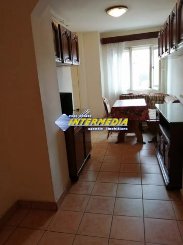 apartament-3-camere-decomandat-de-inchiriat-cetate-mercur-etaj-2-7