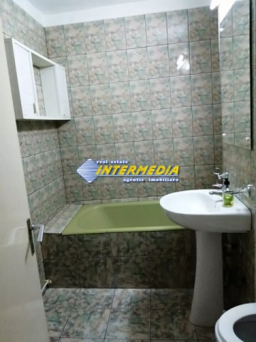 apartament-3-camere-decomandat-de-inchiriat-cetate-mercur-etaj-2-8