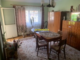 de-vanzare-apartament-3-camere-decomandat-in-cetate-alba-iulia-zona-mercur