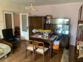 3-camere-decomandat-in-cetate-zona-parc-etaj-intermediar