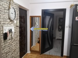 apartament-3-camere-renovat-mobilat-si-utilat-de-vanzare-cetate-mercur-1