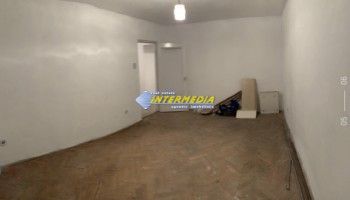 apartament-3-camere-decomandat-cetate-0