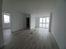 apartament-2-camere-de-vanzare-in-iasi-cartier-visoianu-baie-cu-geam