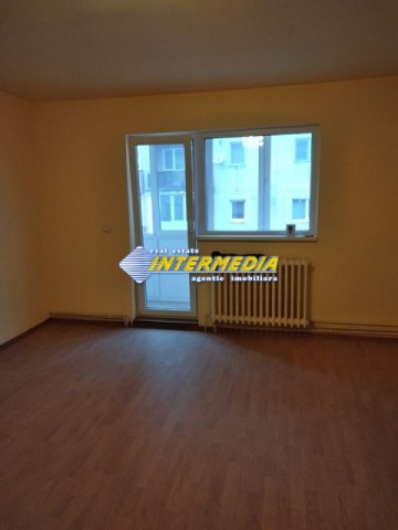 apartament-3-camere-decomandat-de-vanzare-cetate-etaj-3-6