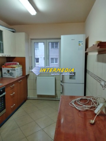 apartament-3-camere-decomandat-de-vanzare-cetate-etaj-3-9