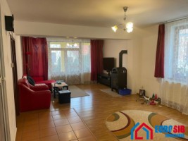 casa-cu-5-camere-2-bai-singur-in-curte-comision-0-9