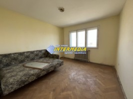 apartament-3-camere-decomandat-de-vanzare-in-centru-etaj-intermediar