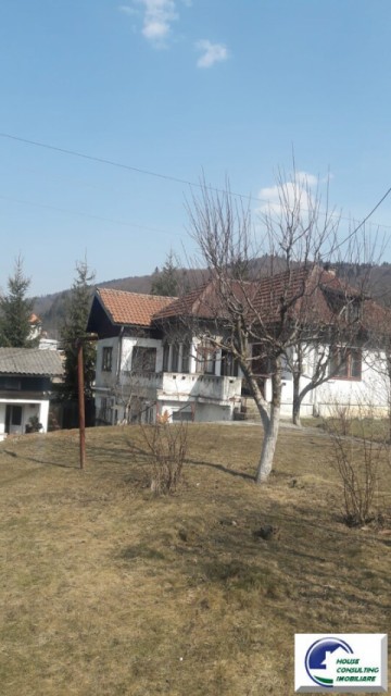 casa-cu-4-camere-de-vanzare-semicentral-busteni-0