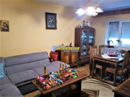 apartament-3-camere-si-2-bai-de-vanzare-cetate-zona-mercur-etaj-2