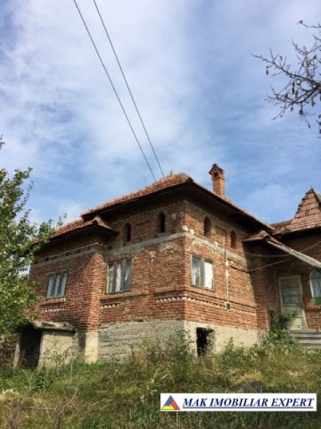 casa-5-camere-teren-2200-mp-godeni-c-piscului-1