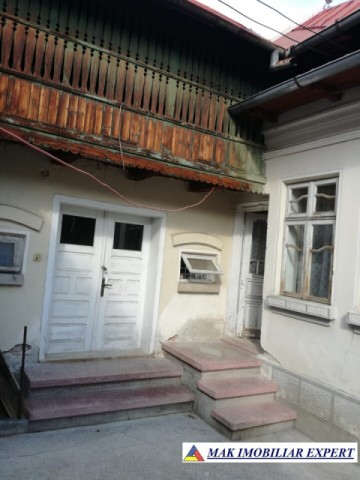 complex-2-case-8-camere-si-teren-de-2000-mp-de-vanzare-in-pietrosani-domnesti-arges-oportunitate-de-investitie-4