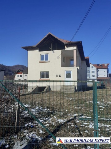 vila-tip-duplex-cu-12-camere-si-teren-de-710-mp-de-vanzare-in-corbi-arges-ideala-pentru-locuinte-multifamiliale-sau-investitie-turistica