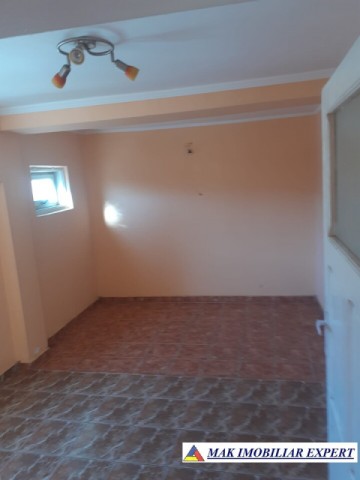 vila-tip-duplex-cu-12-camere-si-teren-de-710-mp-de-vanzare-in-corbi-arges-ideala-pentru-locuinte-multifamiliale-sau-investitie-turistica-9
