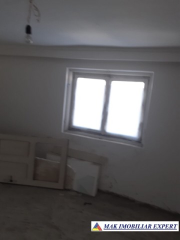 vila-tip-duplex-cu-12-camere-si-teren-de-710-mp-de-vanzare-in-corbi-arges-ideala-pentru-locuinte-multifamiliale-sau-investitie-turistica-10