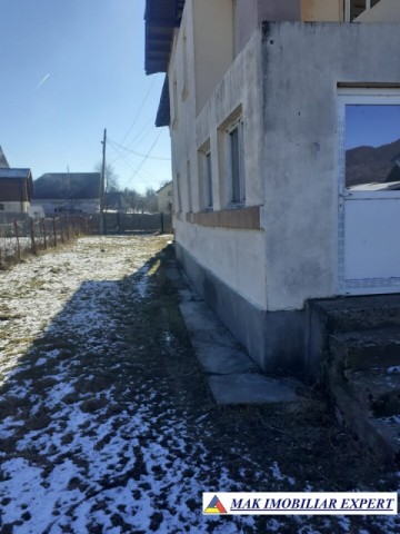 vila-tip-duplex-cu-12-camere-si-teren-de-710-mp-de-vanzare-in-corbi-arges-ideala-pentru-locuinte-multifamiliale-sau-investitie-turistica-26