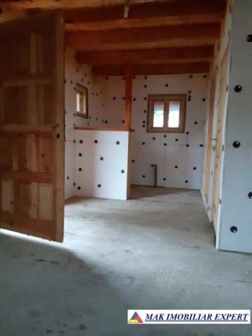 vila-3-camere-cu-teren-de-1251-mp-de-vanzare-in-davidesti-arges-perfecta-pentru-familie-3