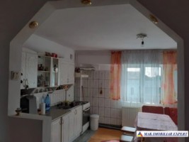 apartament-4-camere-de-vanzare-situat-la-etajul-2-domnesti-arges-5