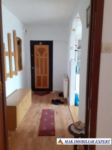 apartament-4-camere-de-vanzare-situat-la-etajul-2-domnesti-arges-6