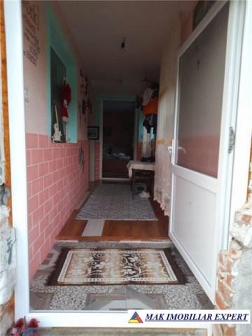 vand-casa-2-camere-teren-2400-mp-schitu-golesti-4