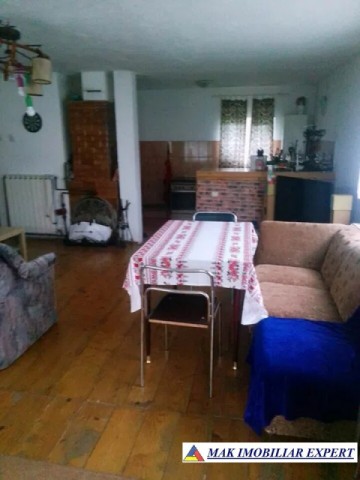 vila-cu-4-camere-si-teren-de-1150-mp-de-vanzare-in-bradulet-arges-ideala-pentru-locuinta-de-familie-1