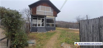 vand-vila-la-rosu-cu-5-camere-si-teren-de-600-mp-in-titesti-arges