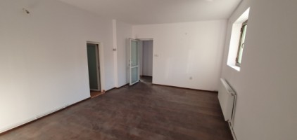 ultracentral-spatiu-4-camere-su-100mp-parcare-180-mp-750-euroluna-13