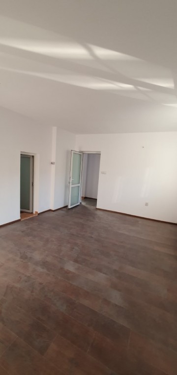 ultracentral-spatiu-4-camere-su-100mp-parcare-180-mp-750-euroluna-15