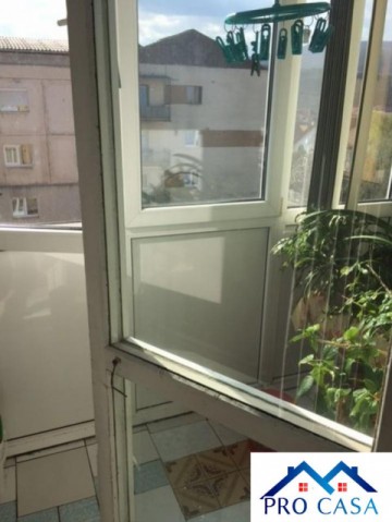 vand-apartament-cu-3-camere-decomandate-in-zona-cetate-6